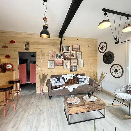 Appartement Logement A Theme Le Western Tout Confort Terrasse Entre Caen Et Bayeux Proche Plages Du Debarquement Martragny