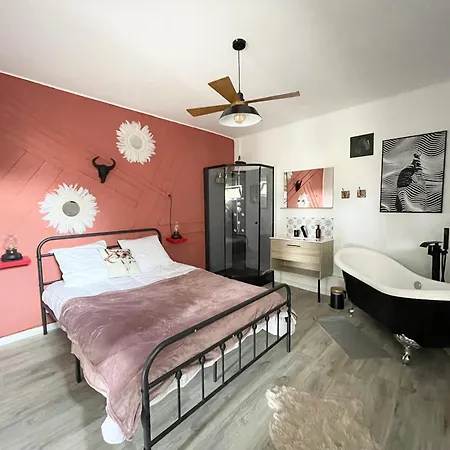 Appartement Logement A Theme Le Western Tout Confort Terrasse Entre Caen Et Bayeux Proche Plages Du Debarquement